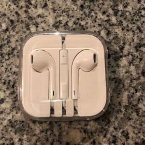 NWOT Apple ear buds